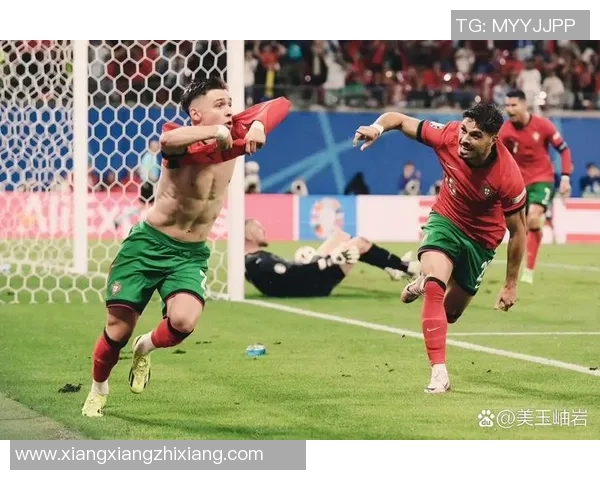 足球球星亲自辅导儿子训练 揭秘明星父亲如何传授足球技巧与人生智慧 足球球星亲自辅导儿子训练 揭秘明星父亲如何传授足球技巧与人生智慧